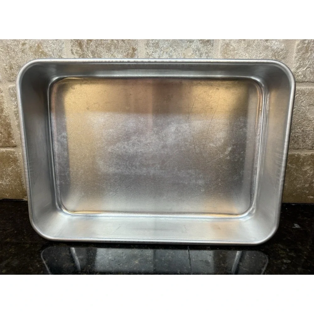 Vintage MIRRO Aluminum Cake Brownie Pan with Sliding Lid 13x9x 2-5/8 USA
